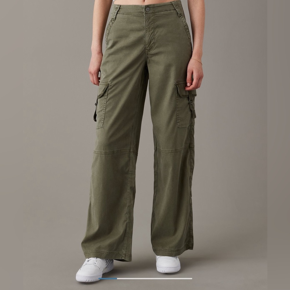 American Eagle Dreamy Drape Stretch Super High-Waisted Cargo Baggy Wide-Leg Pant